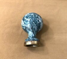 ancienne boule de rampe d'escalier bronze et fonte émaillé imitation