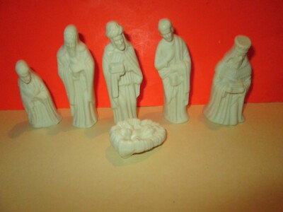 VINTAGE SMALL CHRISTMAS PORCELAIN 6 PIECE NATIVITY SET FIGURES