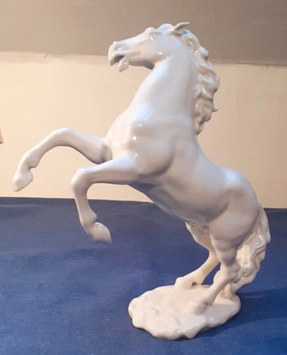 Porzellanfigur "Steigender Hengst" von Hutschenreuther. - Bild 1 von 3