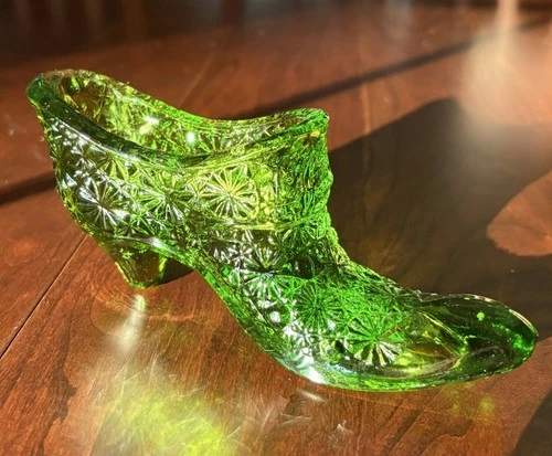 Vintage Fenton Art Glass Emerald Green Shoe Daisy & Button Victorian Boot Heel