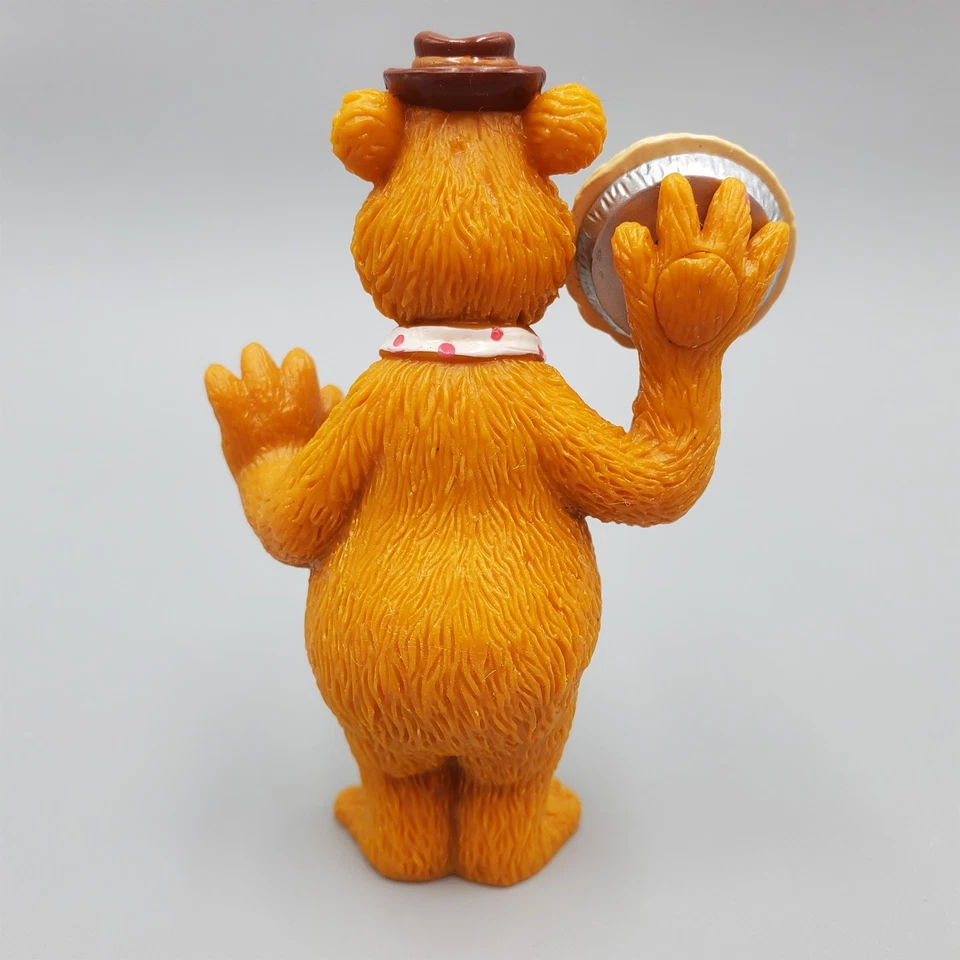 Figura de acción Muppets Fozzie sosteniendo pastel giratorio Muppet Vision 3D 3" Foto 4 de 4