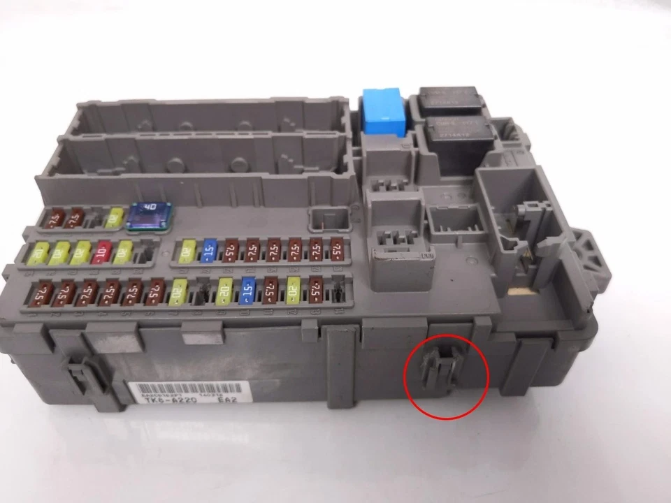 Honda Odyssey 2014-2017 cabina interior caja de fusibles 38200-Tk8-A23 *pestañas dañadas Foto 4 de 4