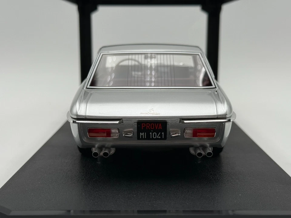CML104-1 - 1968 Lamborghini Islero - Plateado metálico - Modelo 1:18 de Cult Models Foto 4 de 4