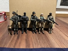 BBI 1:18 Blue Box Toys Elite Force Lot of 5 Figures with Weapons and Gear K9 