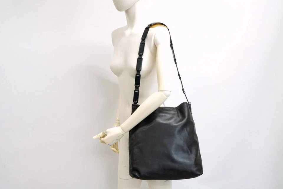 Bolso de Hombro PRADA Plástico Cadena Logo Unisex Cuero Napa Marrón 4406h Foto 2 de 4