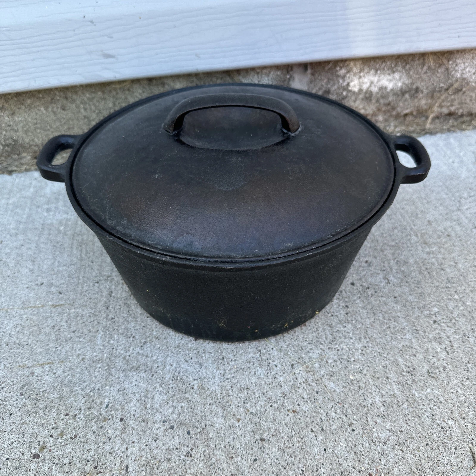 Vintage WKM 4.5 Qt Cast Iron Dutch Oven Cookware Pot Nice