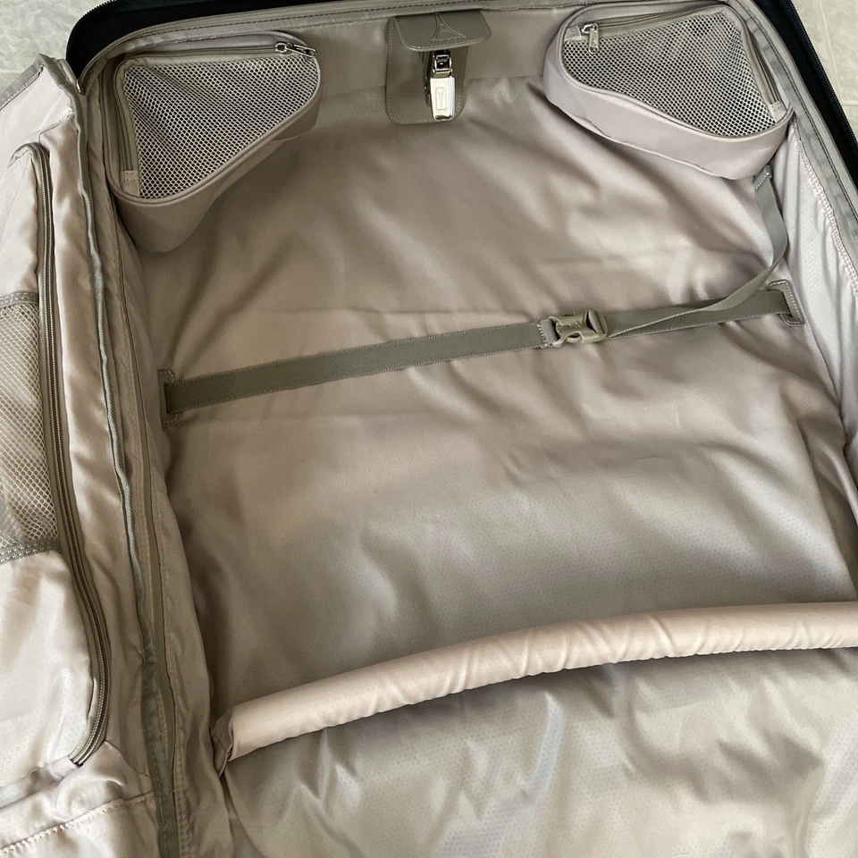 TRAVELPRO Maxlite Check-in 24" Traje Vertical 2 Ruedas Bolsa de Ropa con Ruedas Foto 4 de 4