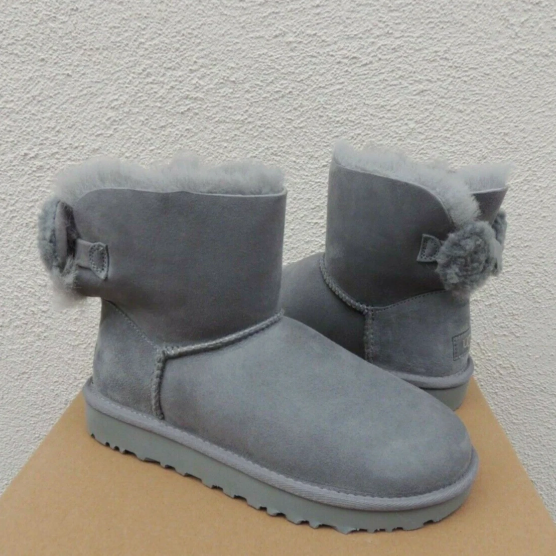 STIVALI UGG GEYSER GRIGI ARIELLE BAILEY PELLICCIA FIOCCO PELLE DI PECORA SCAMOSCIATA US 6 EUR 37 ~NUOVI