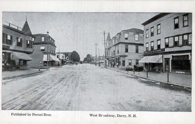DERRY NH - West Broadway Postcard