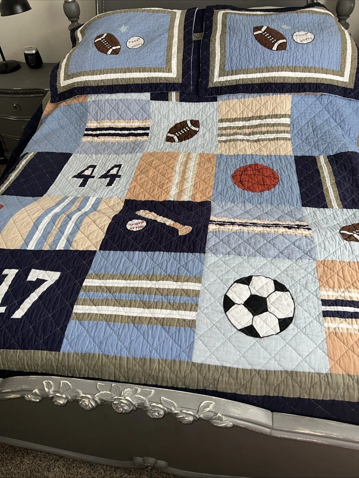 Edredón Laura Hart Deporte y Estrellas Completo/Reina Fútbol Fútbol Béisbol Venerable Foto 2 de 4