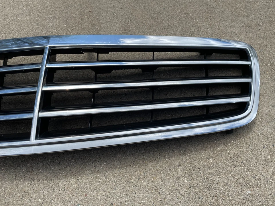 Mercedes-Benz Clase C W203 C230 C320 2002-2007 capó delantero parrilla OEM Foto 4 de 4