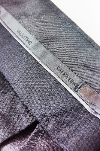 Pantalones VALENTINO para hombre gris lana virgen pliegue frontal pierna recta (IT 46) - Imagen 10 de 11