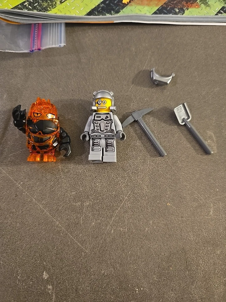 LEGO 8190: Claw Catcher - Power Miners [2010] 100% Complete + Instructions - Image 4 of 4