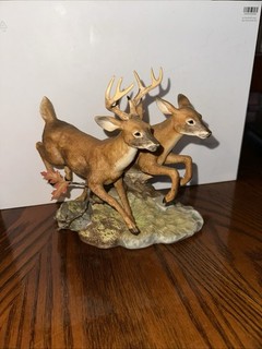 Whitetail Deer Figurine " Forest Run " 1992 Vintage Masterpiece Porcelain Exc
