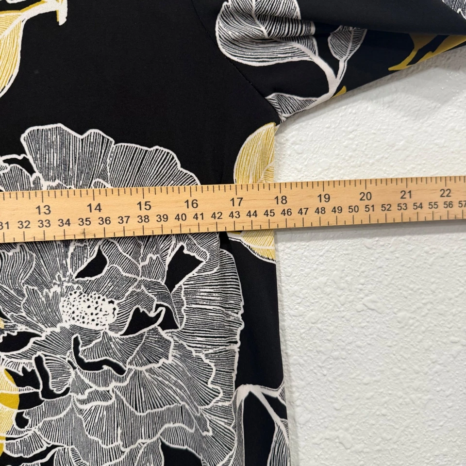 Top túnica Alfani para mujer negro estampado floral con cremallera Foto 4 de 4