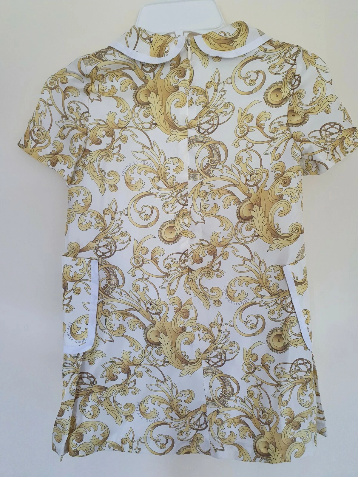 Abito in seta stampa barocca tono bianco e oro Young Versace età 6 anni prezzo consigliato £350