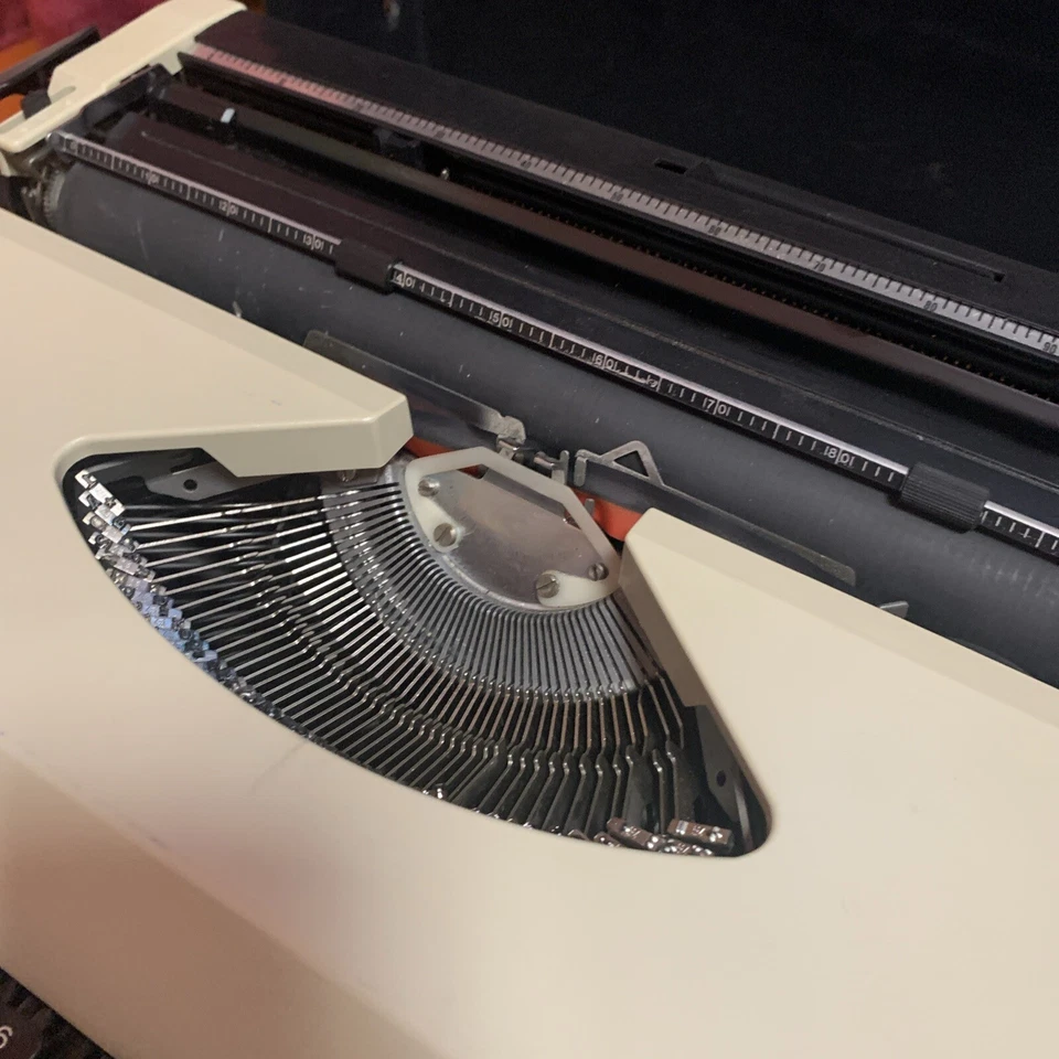 Machine À Écrire Olympia Alphamatic 33 - Photo 3/4