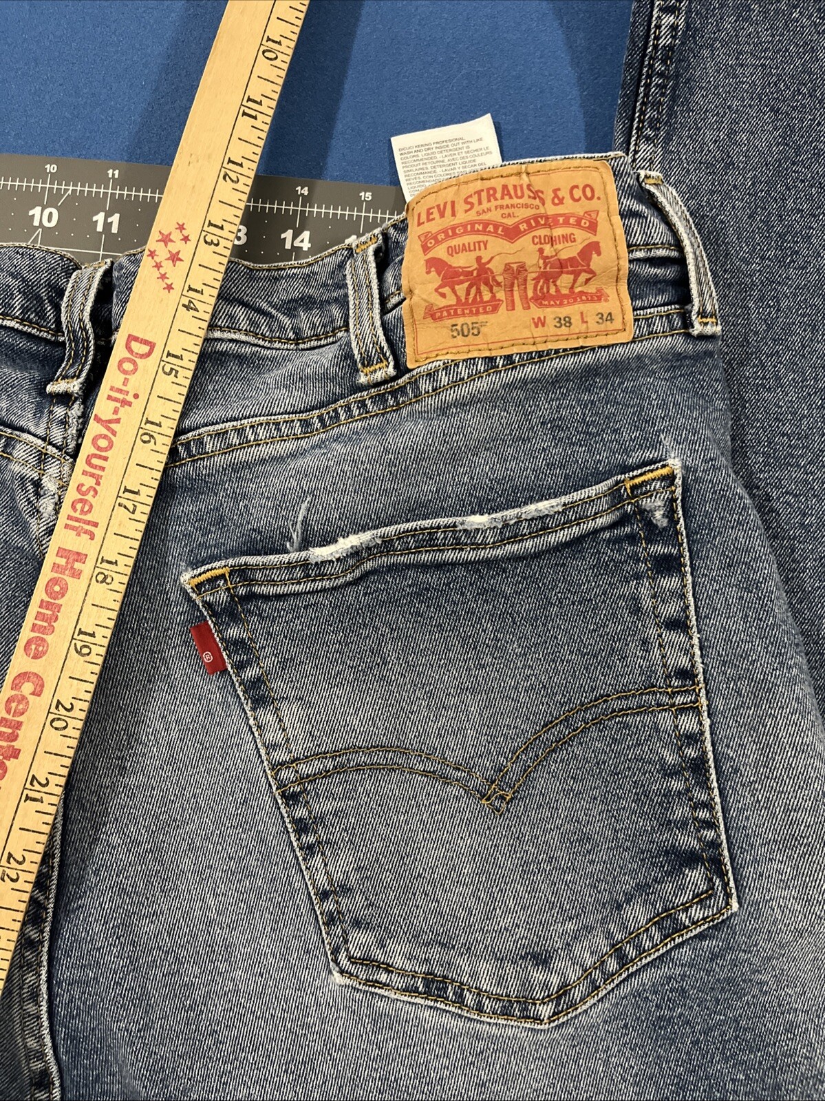 Levi’s 505 Regular Fit Jeans Mens 38x34 Blue Light Fade / Distress Blank Tab
