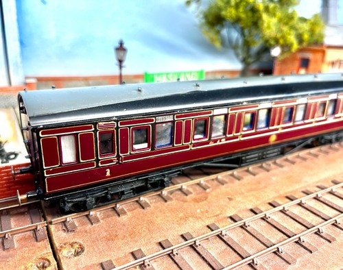 Lawrence Scale Models 4mm Scale kit built LMS Passenger Coach - Picture 2 of 11