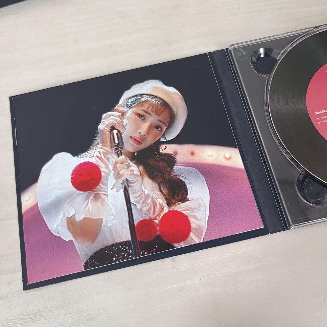 【サイン入り】YUKIKA 寺本來可 NEON LOONA 今月の少女 YUKIKA NEON Signed CD K Pop 1st Album Teramoto Raika LOONA Related