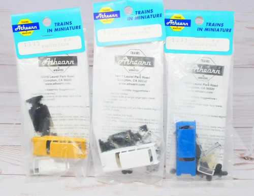 Lote de 3: Kit modelo camioneta Athearn 1373, amarillo azul blanco, escala 1/87 HO | Zustand: New