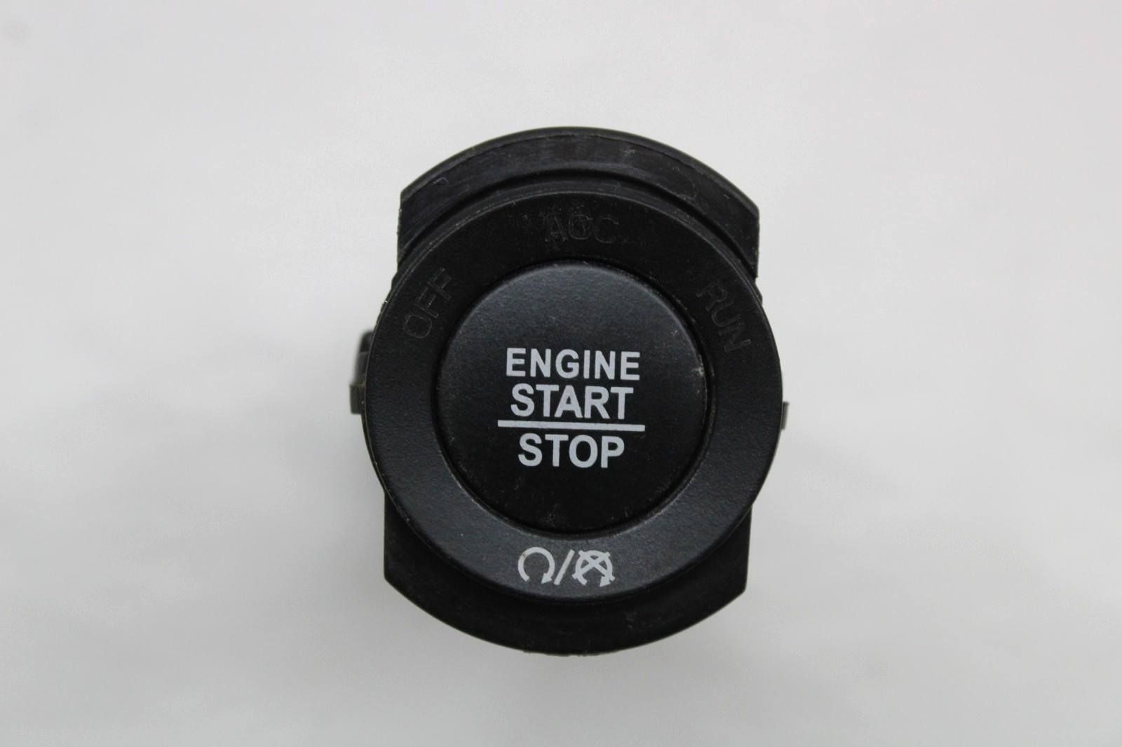 2022 MASERATI LEVANTE ENGINE IGNITION START STOP BUTTON 670110262 OEM 2017-2024