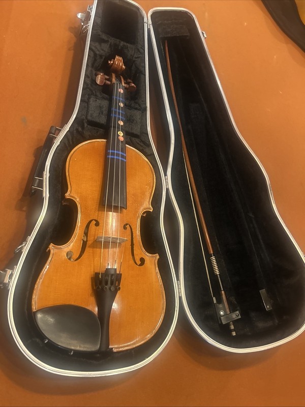 Yamaha J Yamada Model V5 Violin Case And Bow. Nice. 