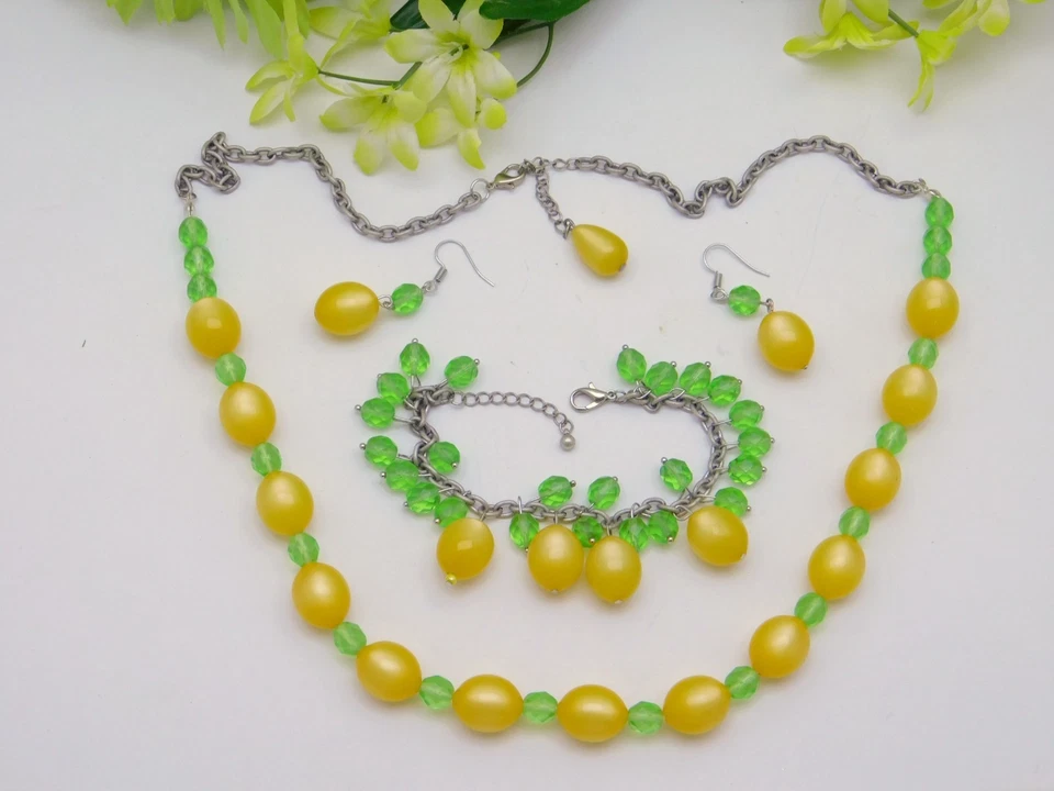 3pc~SET~YELLOW~MOONGLOW~LEMON DROPS~GREEN~GLASS~BEADS~BRACELET~EARRINGS~NECKLACE - Image 4 of 4