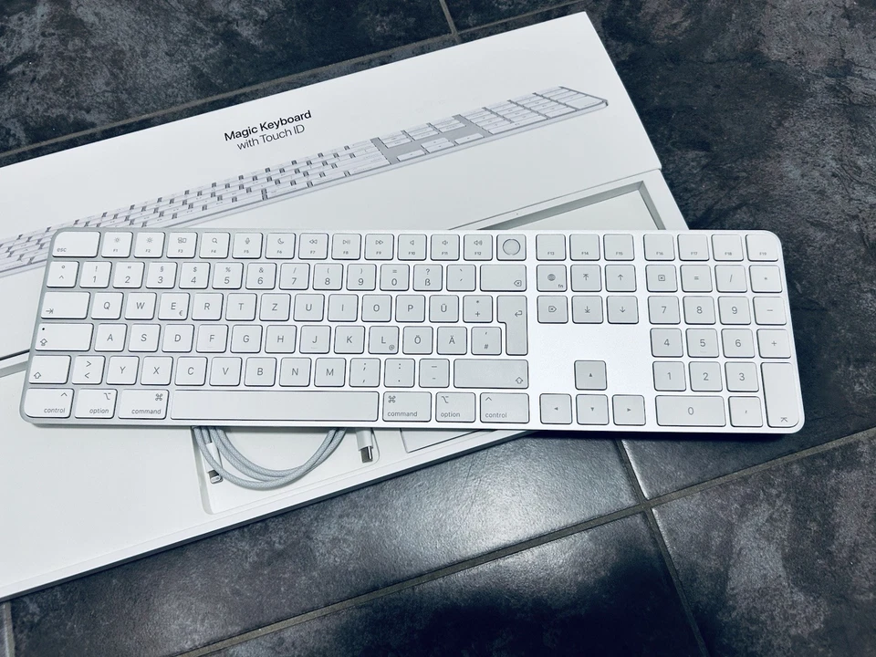 Apple Magic Keyboard mit Ziffernblock Touch ID neuwertig inkl. Ladekabel und OVP - Bild 2 von 4