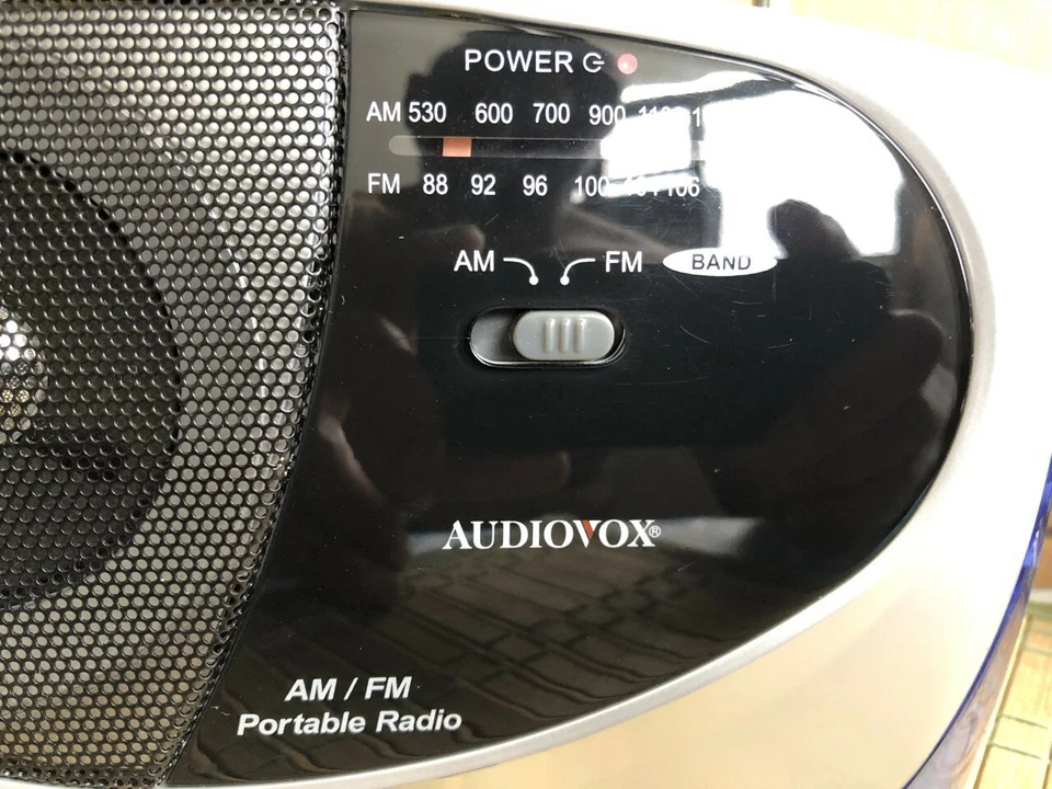 Radio AM/FM portátil Audiovox, radio estilo AC/DC/buen sonido/funcionamiento/sensible Foto 2 de 4