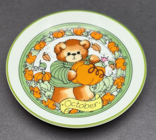 Lucy And Me Oktober 1986 Enesco 4" Bär Teller Lucy Rigg Japan Vintage - Bild 1 von 5