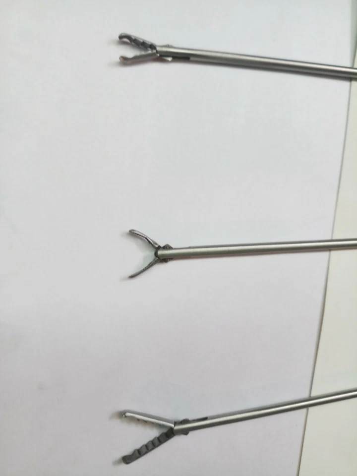 Juego de 3 pinzas laparoscópicas PCNL de 3 mm fenestradas, caimán mandíbula pequeña y grande Foto 2 de 4