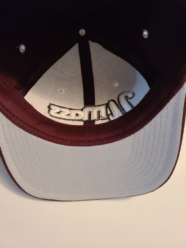 U Mass size 6 3/4 fitted Zephyrgrafx hat - Picture 3 of 3