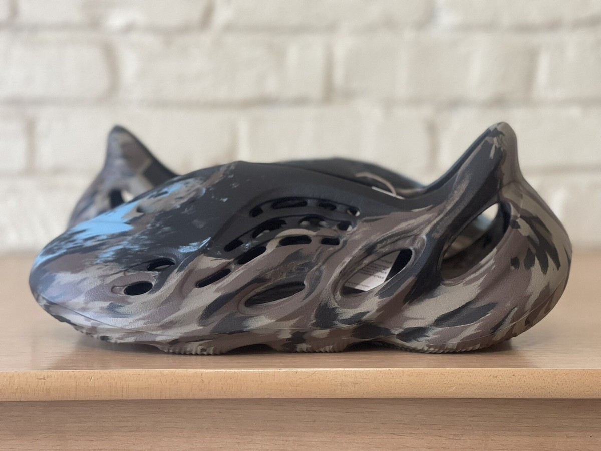 yeezy FORM RNR イージーフォームランナー　MX CINDER Adidas Yeezy YZY Foam Runner MX Cinder RNR Slide Carbon Men