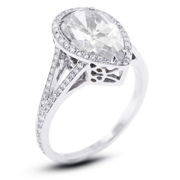 Anillo de piedra lateral con halo de diamantes extraídos en tierra con forma de pera G-SI1 de 4,18 quilates Foto 3 de 4