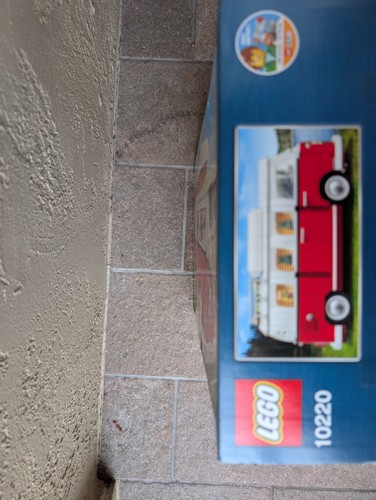 LEGO CREATOR Volkswagen T1 Camper Van 10220 - Box Dented On Front Right Top - 第 8/10 張圖片