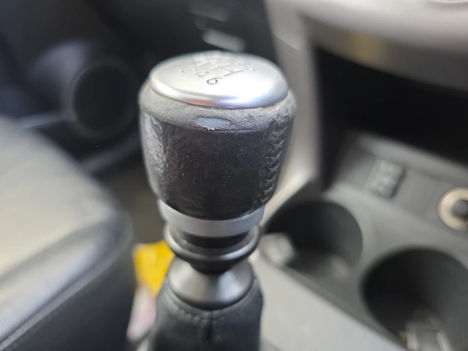 TOYOTA RAV-4 XT5 D-4D 2006-2009 Gear Knob With Gaiter - Image 2 of 4