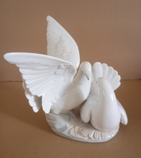 White Porcelain Dove & Pigeon Pair Bird Figurine Sculpture Statue Decor