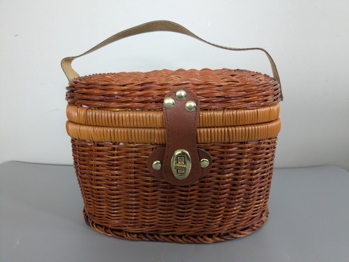 Unused Delton Toy China Tea Set in Lined Wicker Picnic Basket w/Silverware - Bild 6 von 7