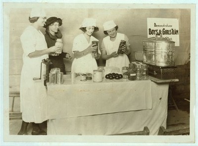 Cabell County Girls,4H Club,Cookery,Charleston,West Virginia,Lewis W. Hine,1