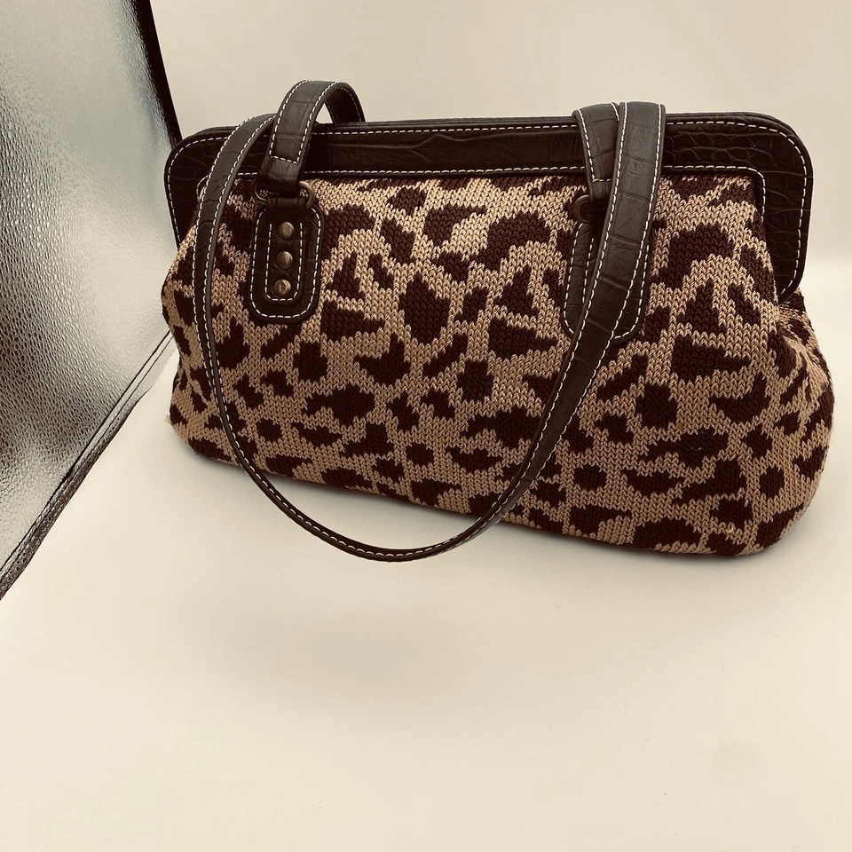 Bolso Cartera The Sak Alfombra Cuero Estampado Leopardo Doble Asa Cuero Bordado Foto 4 de 4