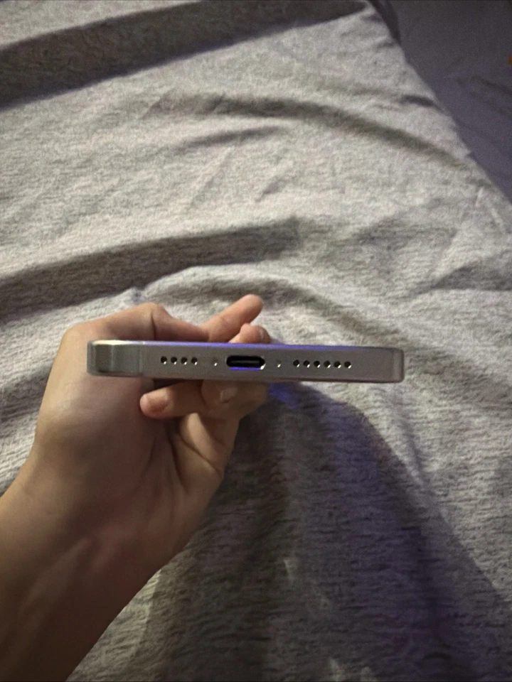 Vendo iPhone 15 Pro Max 256GB, Solamente Tiene La Cámara Trasera Un Poco Rota Foto 4 de 4