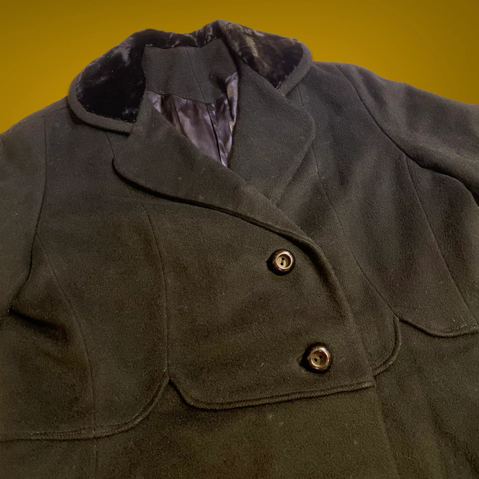 Vintage 1960s Black Forstmann Wool Evening Winter Coat w/ Velvet Collar - Image 2 of 4