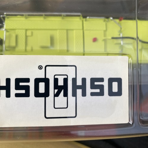 Code 3 Collectibles Port Authority New York New Jersey Oshkosh Crash Truck 1/64 - Picture 7 of 7