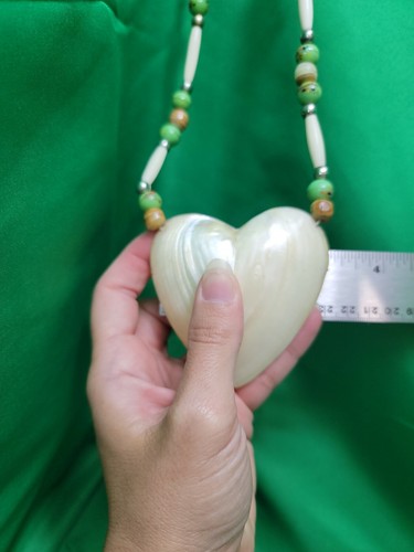 Massive Shell heart Necklace with glass and other beads - Picture 6 of 12