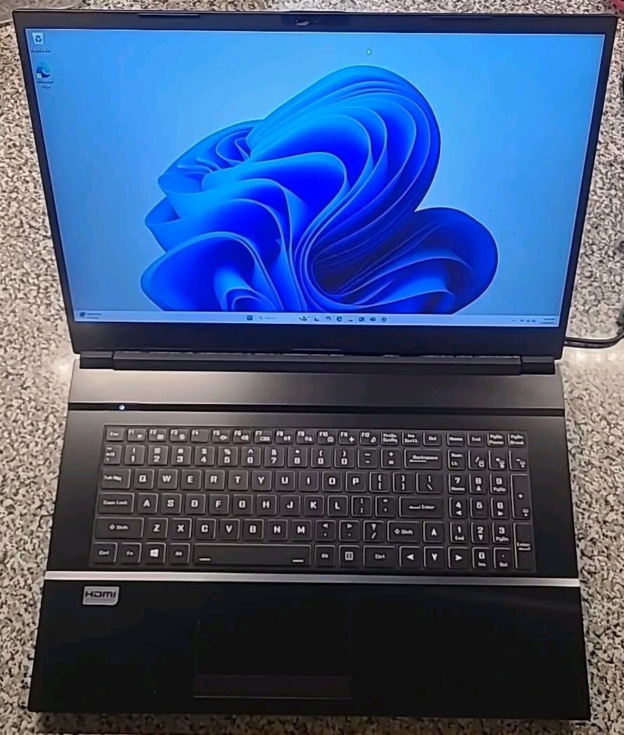 Sager CLEVO NH77HPQ i7-11800H RTX 3060 32GB Ram 512GB SSD Gaming