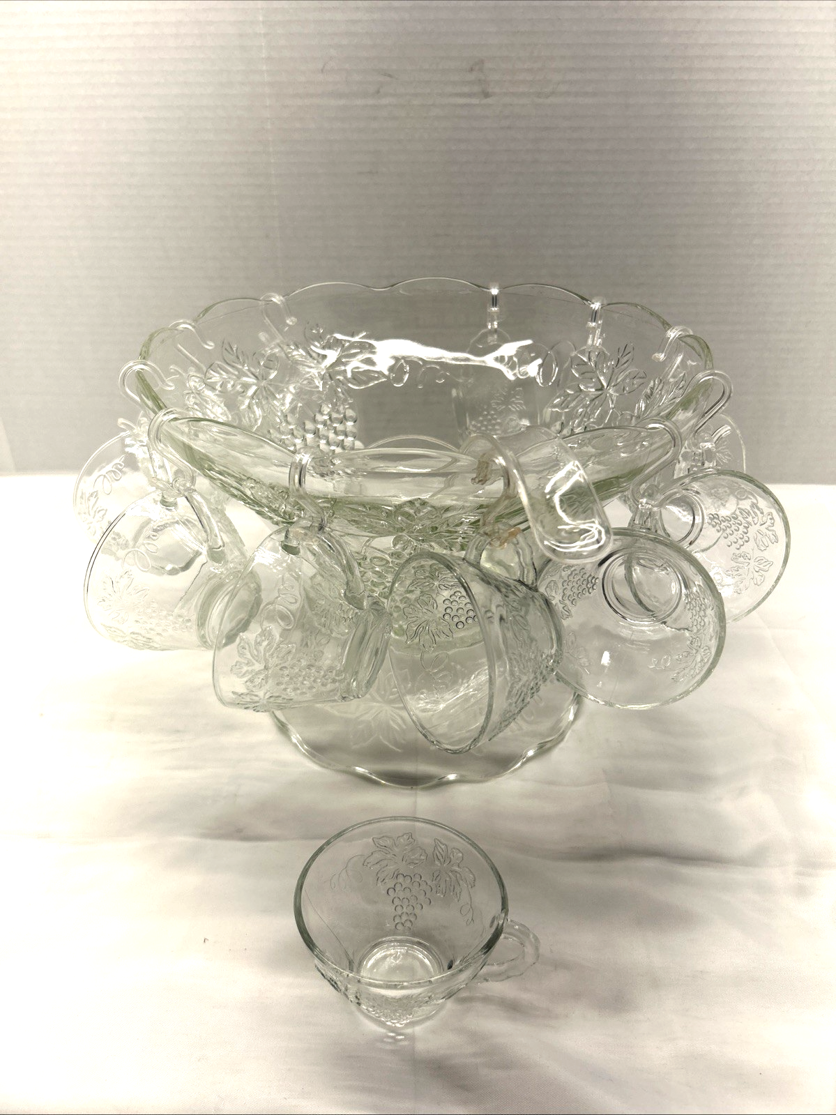 Vintage 1960 Anchor Hocking Glass Punch Bowl Grape Vine Leaf In Box 12 Cups/Base