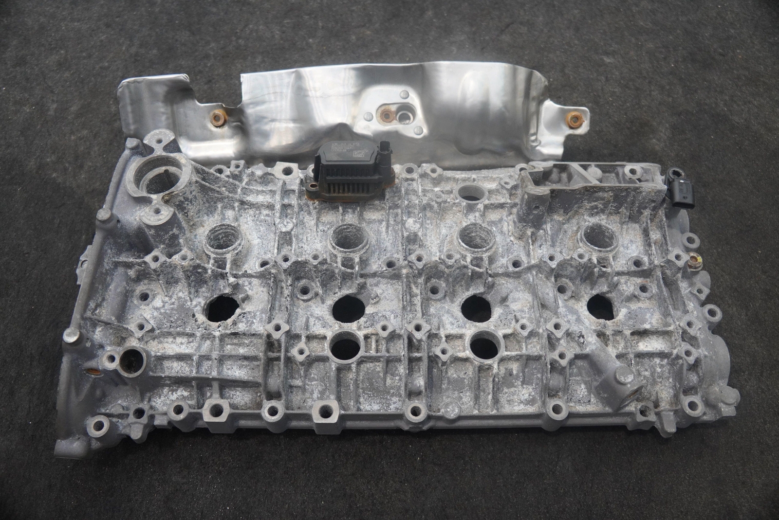 Right Engine Cylinder Head Valve Cover 4.0L V8 0P2103476E Lamborghini Urus S 24