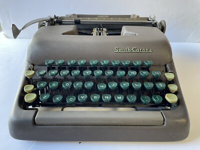 Vintage 1953 Smith Corona Sterling 5A Floating Shift Typewriter w/ Case