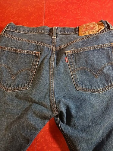Levis 501 Jeans Mens 34x30 (Marked 34x32) Blue Regular Fit Button Fly Dark Wash - Picture 9 of 18